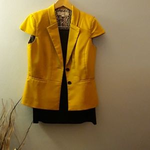 Tahari Short Sleeve Skirt Suit